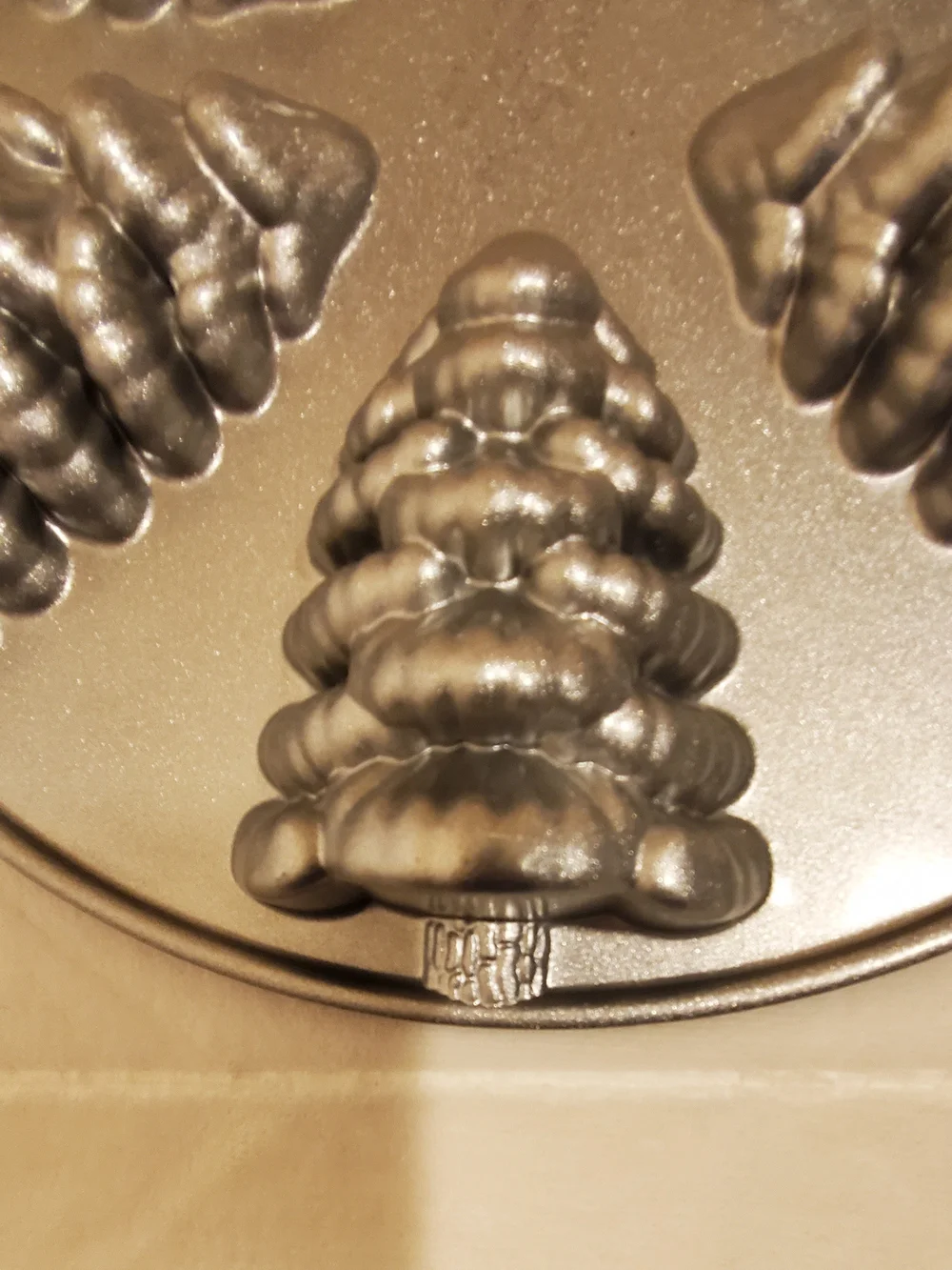 Nordic Ware six detailed
